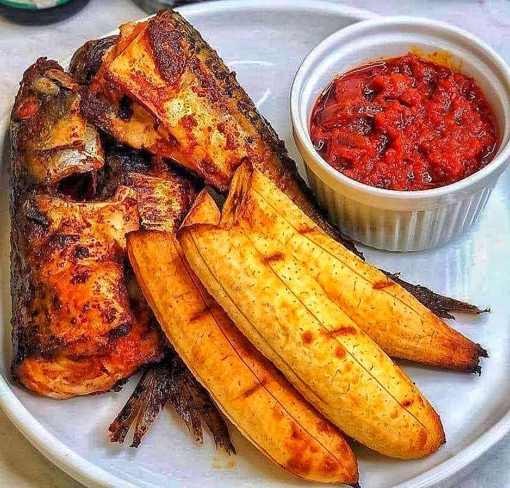 Boli-1.webp Roasted boli with grilled fish and pepper sauce – Nigerian roasted plantain meal