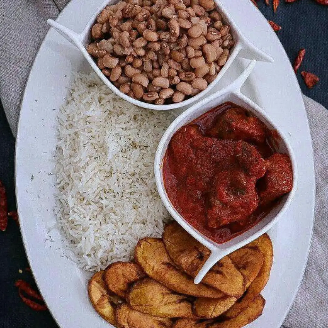 whiteRice White rice with chicken stew and plantain – Nigerian food delivery Texas